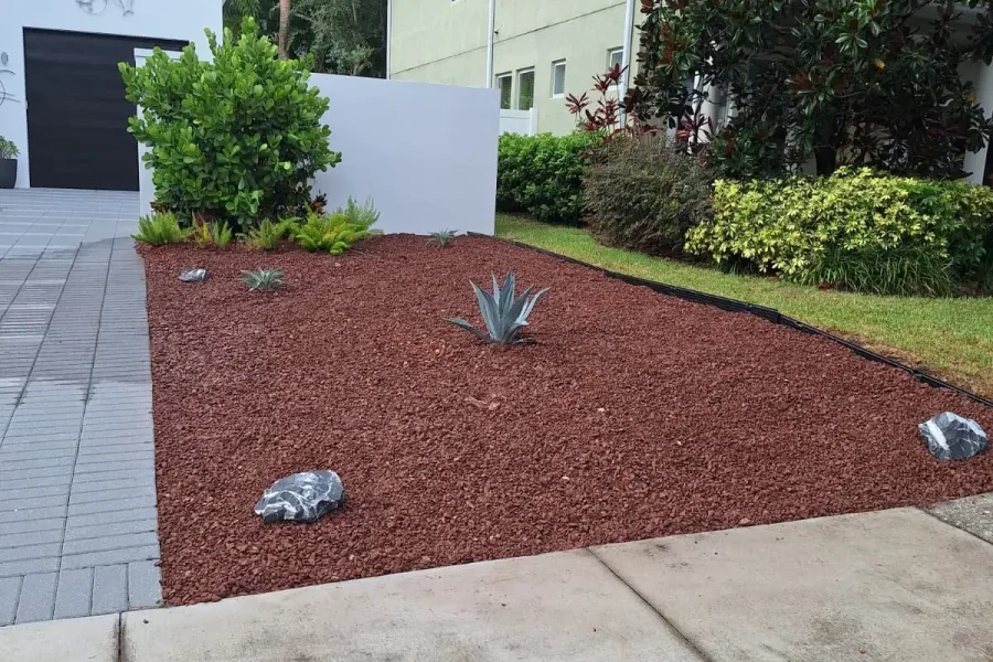 Mulch Installation (1)
